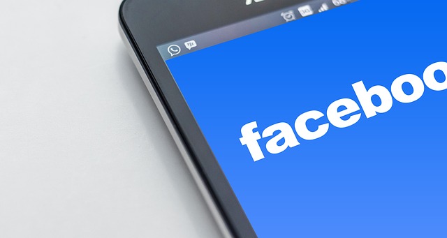 Facebook vysvetlí, ako získava peniaze z informácií svojich používateľov